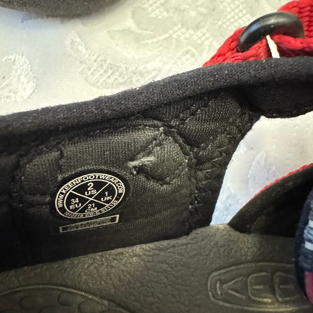 Keen Newport H2 Kids Size 2‎ Waterproof Sandal Hiking Shoe Red Black Coastal